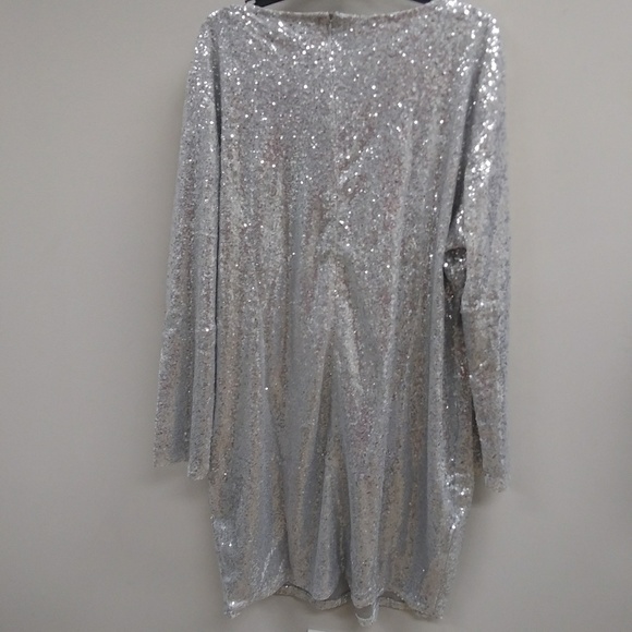 NWT Lookbook Long Sleeve Silver Sequin Dress - Picture 4 of 4